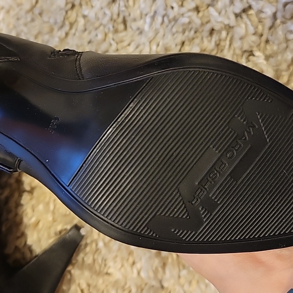 Marc Fisher Black Leather Bootie Size 7.5 - Picture 4 of 6